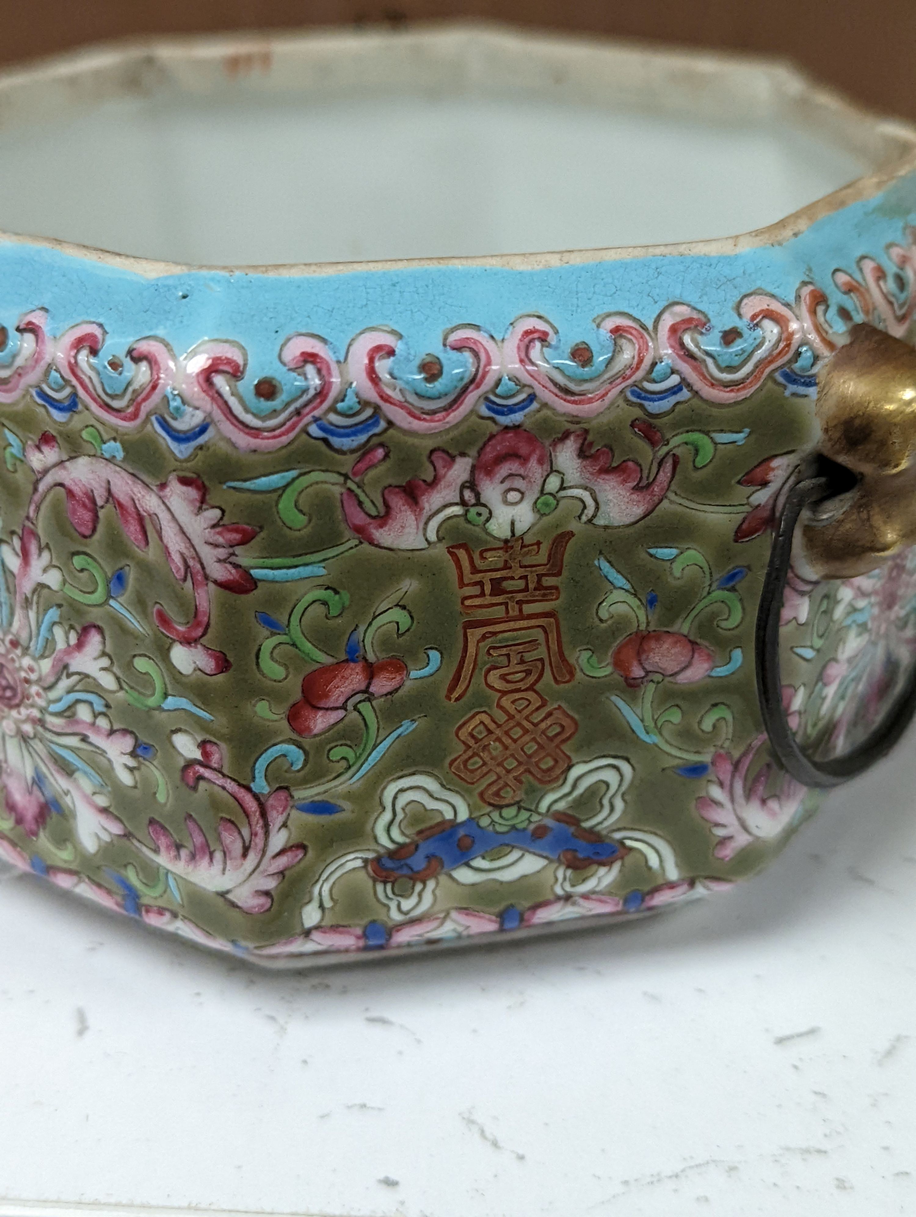 A Chinese sage green ground jar, cover and liner, mid 19th century, 13cm
